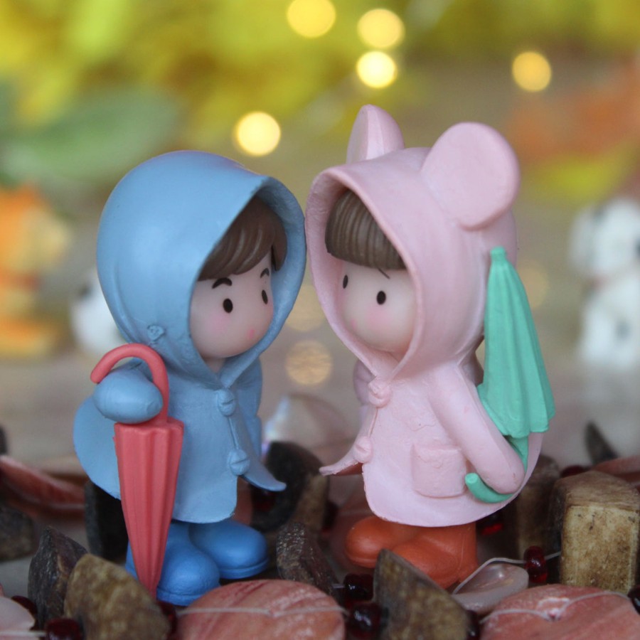 Miniature Fairy Garden Wonderland | Raincoat Couple-1 (Pink And Blue)( Miniature Toys , Cake Toppers , Small Figuine, Valentine Couple)