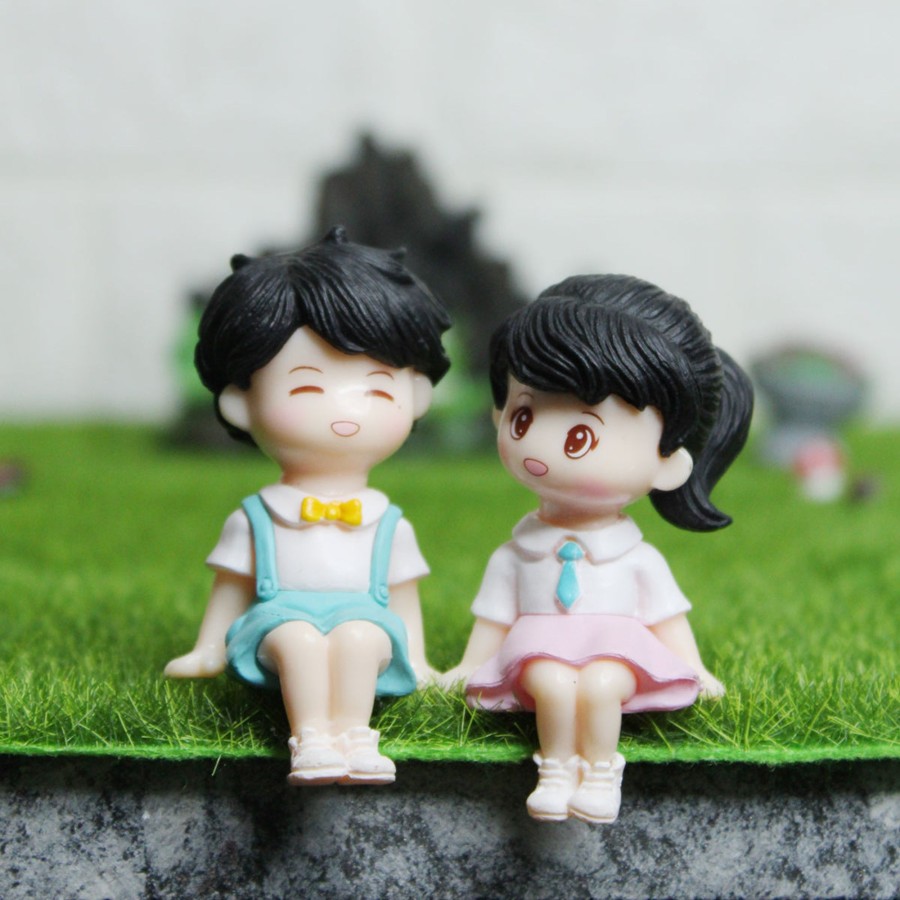 Miniature Fairy Garden Wonderland | Miniature Toys : Sitting School Kids Couple (Blue & Pink)