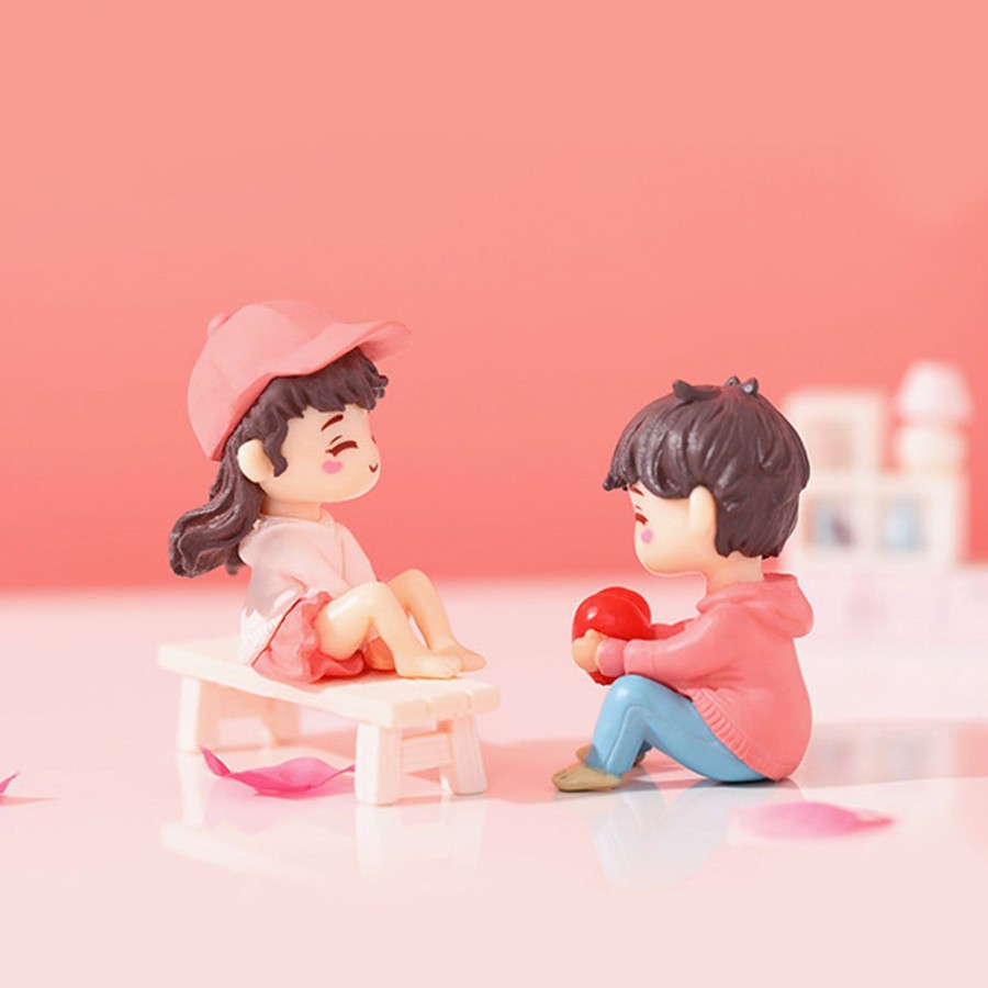 Miniature Fairy Garden Wonderland | Couple Holding Heart Couple( Miniature Toys , Cake Toppers , Small Figuine, Valentine Couple)