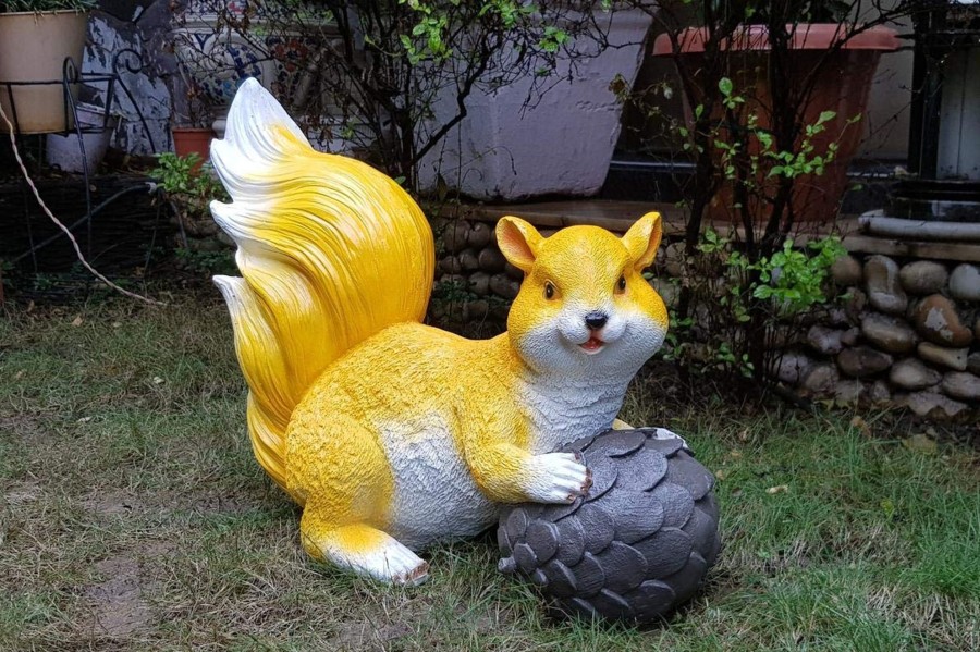 Garden Decor Wonderland Garden Statues | Big Standing Squirrel For Balcony And Garden Decoration