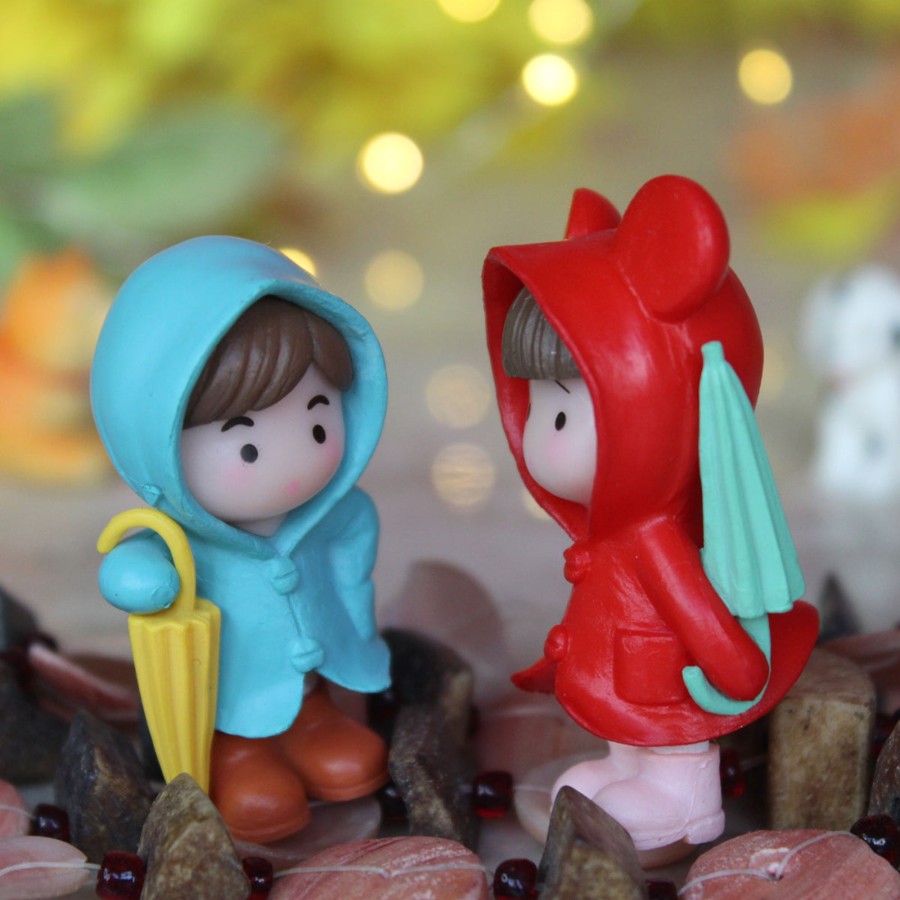 Miniature Fairy Garden Wonderland | Raincoat Couple-2 (Red And Blue)( Miniature Toys , Cake Toppers , Small Figuine, Valentine Couple)