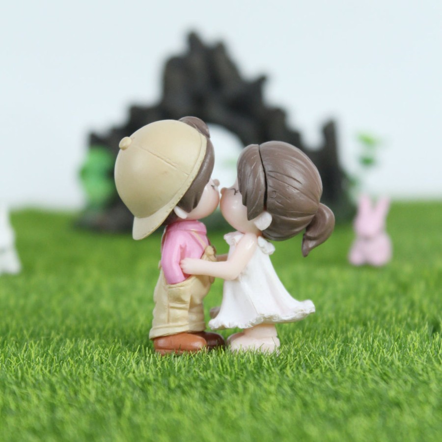 Miniature Fairy Garden Wonderland | Wonderland Kissing Cap Couple (Pink) Miniature Toys