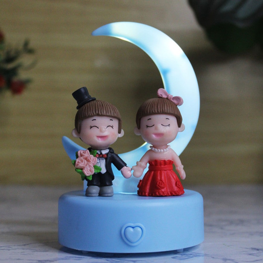 Gifts Wonderland | Wonderland Valentine'S Day Special Moon Shaped Led Frame With Couple Inside