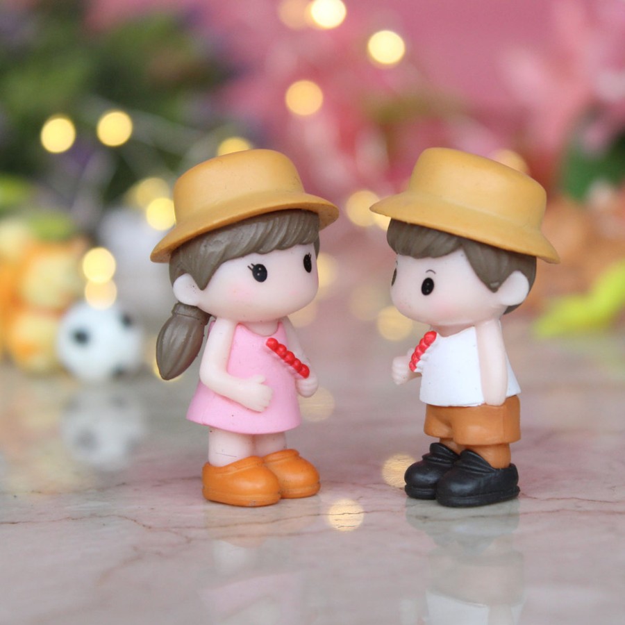 Miniature Fairy Garden Wonderland | Hat Couple-2 (Beige)( Miniature Toys , Cake Toppers , Small Figuine, Valentine Couple)